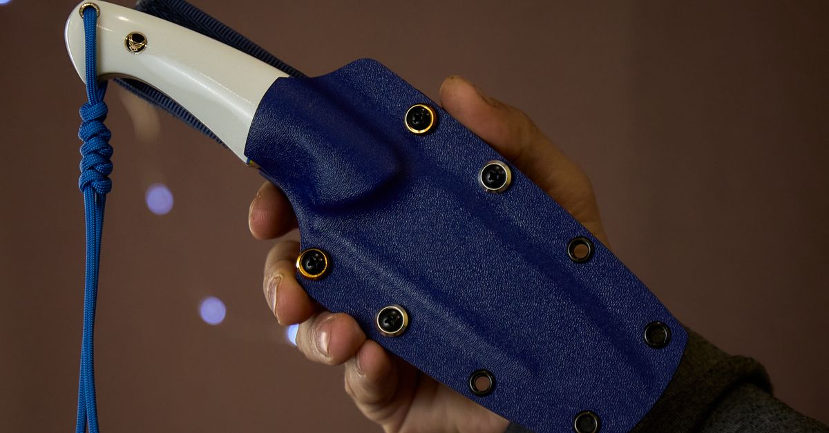 Couteaux de survie haut de gamme, couteau à lame fixe avec manche G10 et gaine kydex